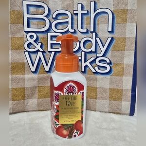 Bath & Body Works Off The Vine Gentle & Clean Foaming Hand Soap. 8.75 Oz